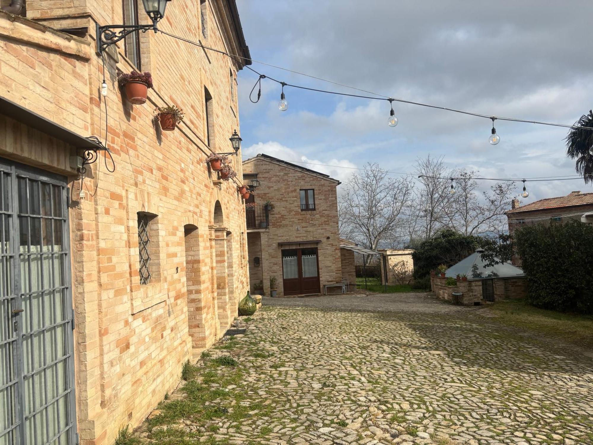 I Sassi Di San Giuseppe Hostal Montegiorgio Exterior foto