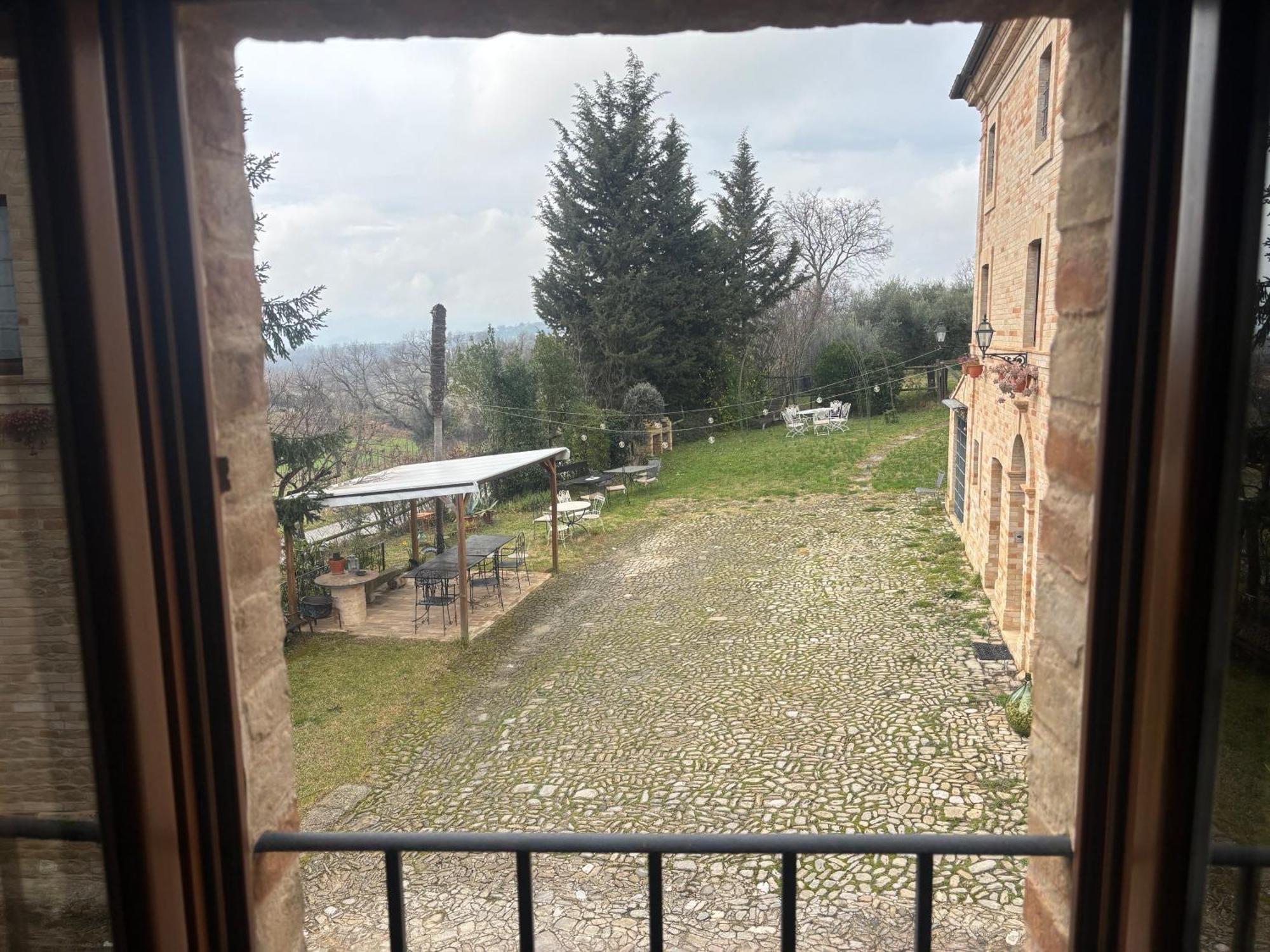 I Sassi Di San Giuseppe Hostal Montegiorgio Exterior foto