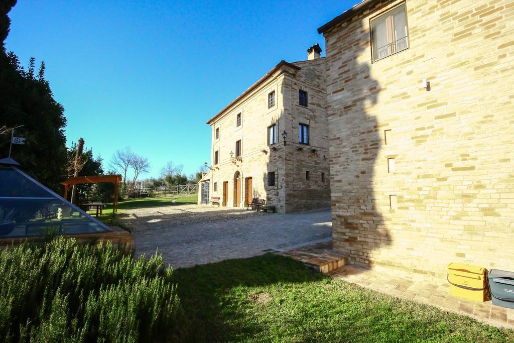 I Sassi Di San Giuseppe Hostal Montegiorgio Exterior foto