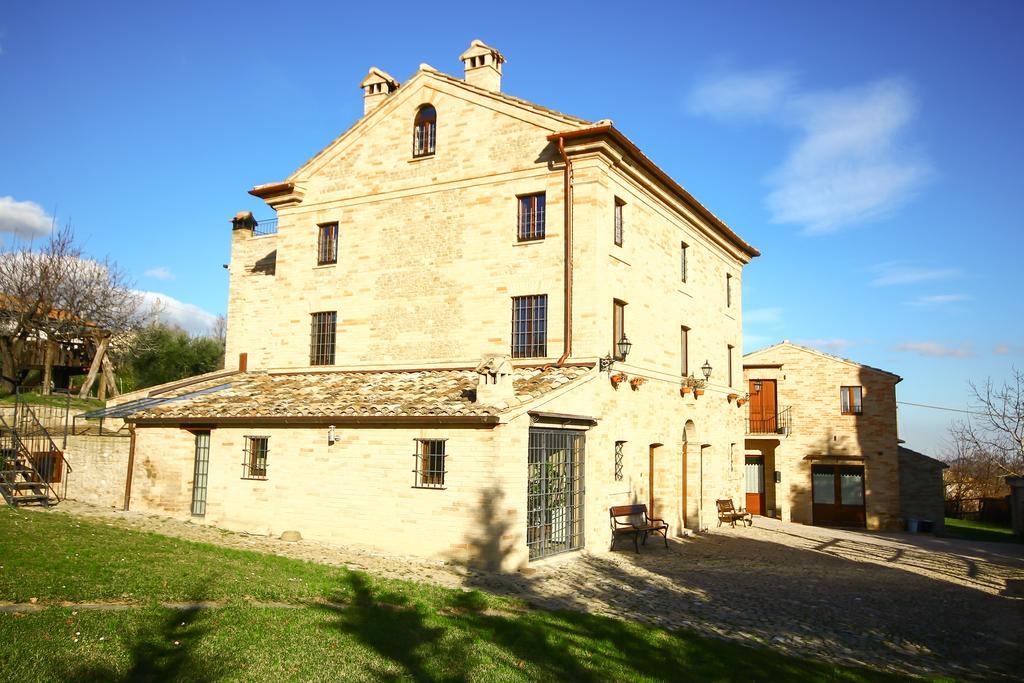 I Sassi Di San Giuseppe Hostal Montegiorgio Exterior foto